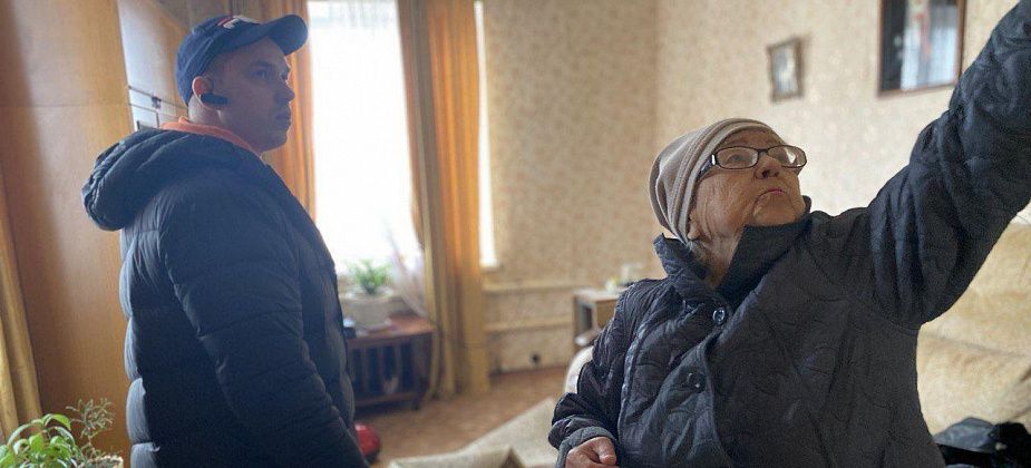 "Сегодня в доме будет тепло". Серовским погорельцам помогли восстановить электричество в доме