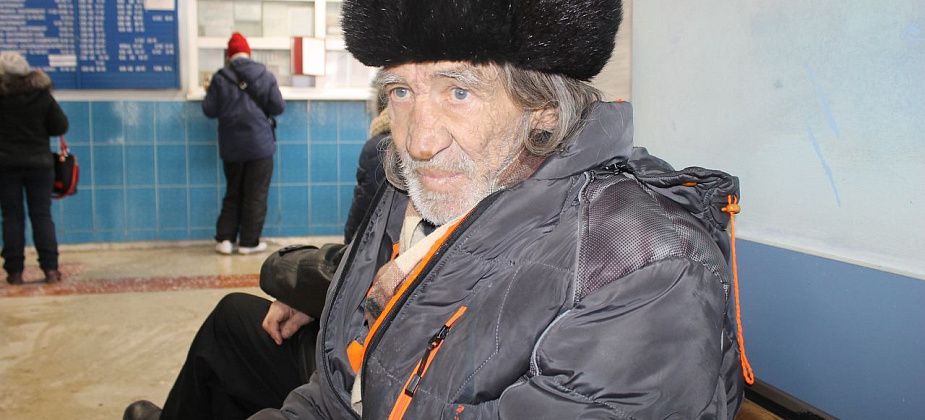 Скончался мужчина, который после болезни не смог оплачивать квартиру и жил на автовокзале Серова