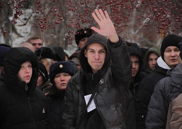 Из Серова на службу в армию проводили 25 призывников