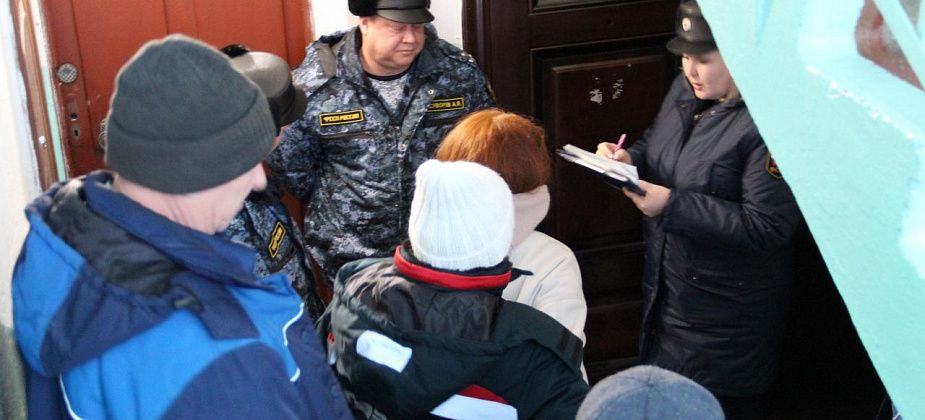 Серовчане из пятиэтажки два месяца сидят без газа. Соседка не пускает в квартиру газовиков, полицию, приставов