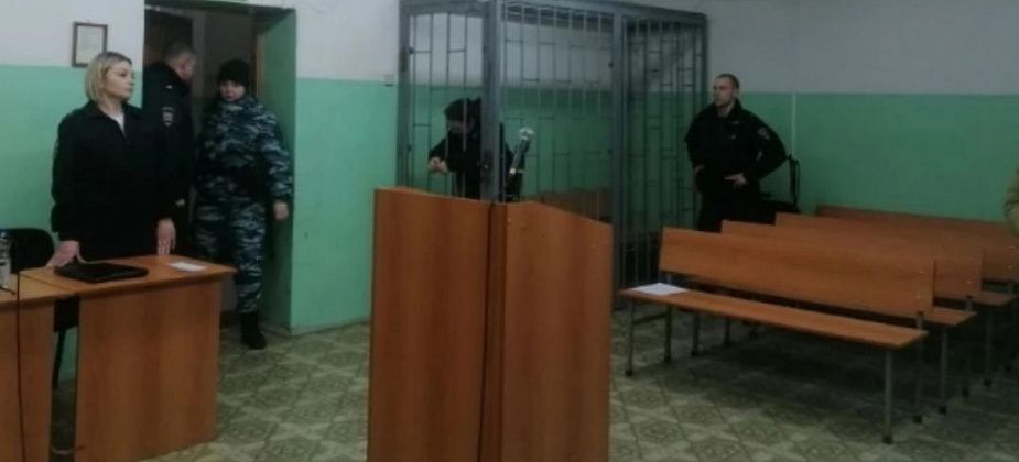 В Серове женщину обвиняют в хулиганстве – пришла в магазин с топором и устроила погром