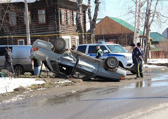 В ДТП в Серове перевернулась легковушка