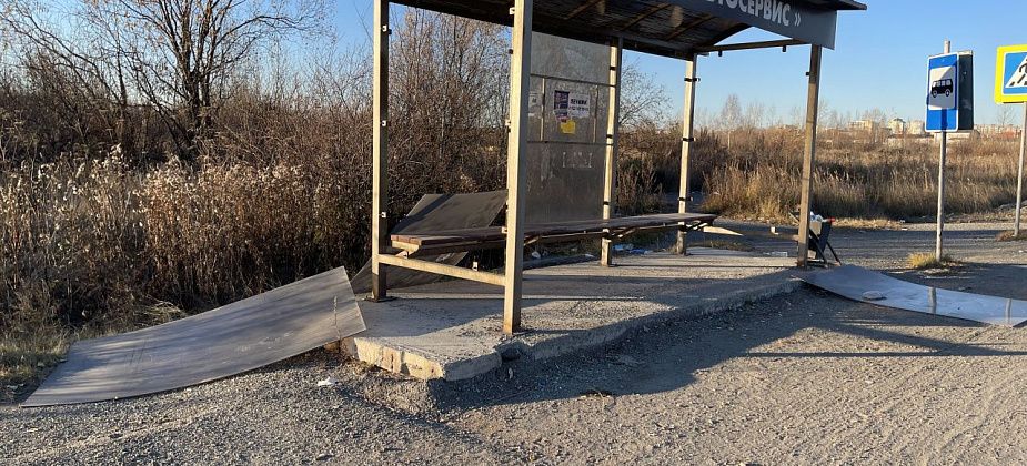 Остановка на улице Каквинской осталась без стен