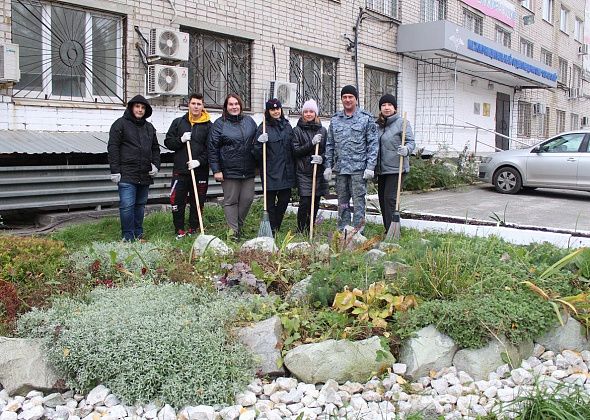 В Серове полицейские, ветераны ОВД, члены Общественного совета и волонтеры приняли участие в акции «Зеленая Россия - 2022»