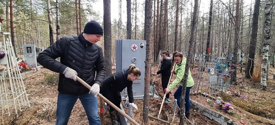 Серовские медики навели порядок на могилах врачей-фронтовиков 