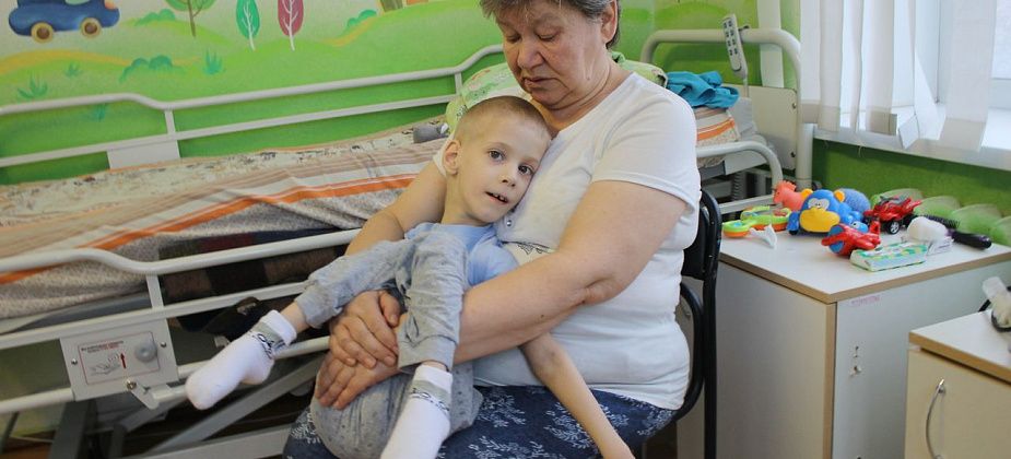 Ледяную копилку, в которую собирали деньги на коляску для 7-летнего серовчанина, вскроют 31 января