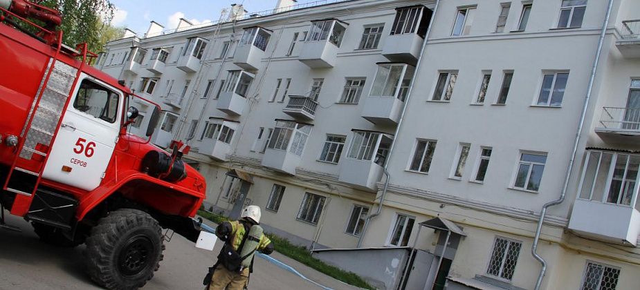 В четырехэтажке на Льва Толстого в Серове произошло возгорание