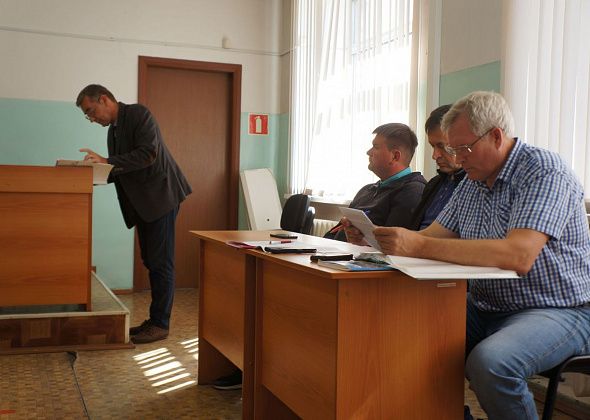 Павел Козяев отстоял в суде Серова статус кандидата на выборах. Репортаж из зала суда