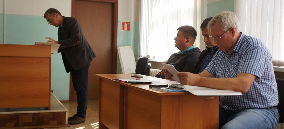 Павел Козяев отстоял в суде Серова статус кандидата на выборах. Репортаж из зала суда