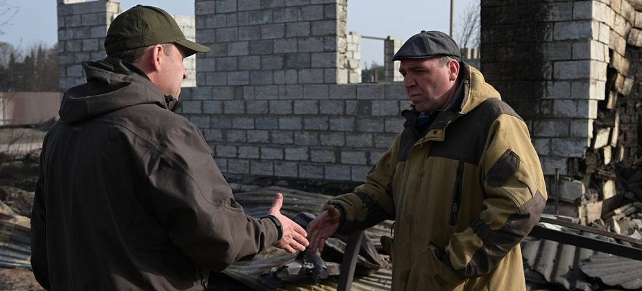 "За руку здоровался, говорил: “Мы вам поможем”. Погорельцам из Сосьвы отказали в жилье и они пошли в суд