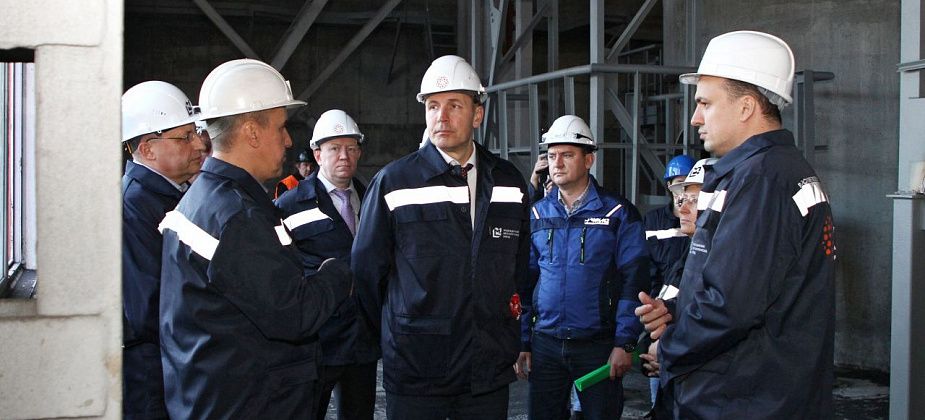 На метзаводе в Серове замгубернатору области и министру инвестиций показали экологические объекты