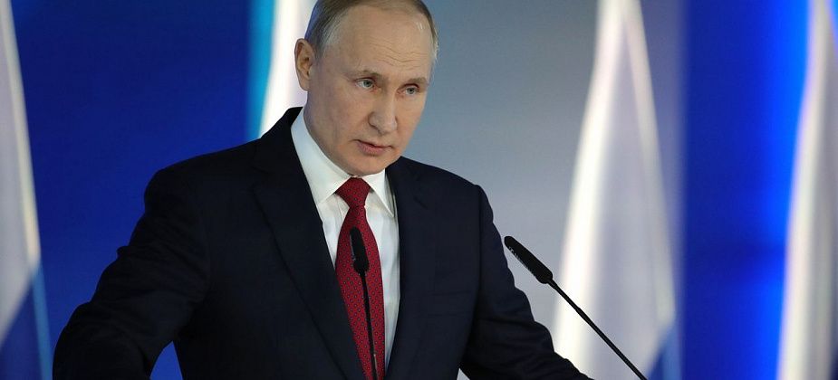 Путин объяснил падение доходов россиян снижением цен на нефть