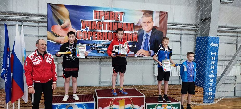 Юные серовские теннисисты привезли домой золото, серебро и бронзу