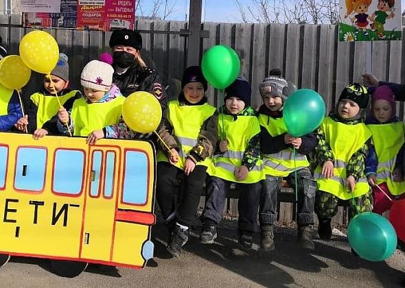 «Шагающий автобус» прошелся по поселку Металлургов