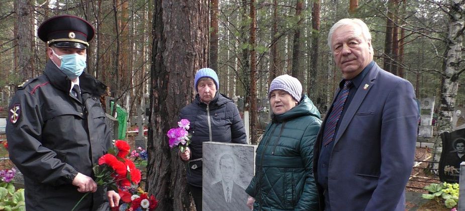 В Серове полицейские и общественники посетили вдов погибших коллег и могилы милиционеров-фронтовиков