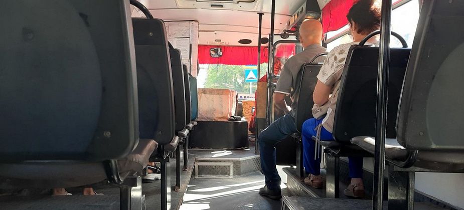 "Нам что, дома сидеть?". Жители Филькино и Новой Колы недовольны работой транспорта
