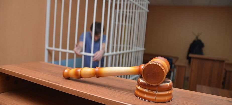 Под суд пошел серовчанин, в рукаве куртки которого нашли шприц с наркотиком