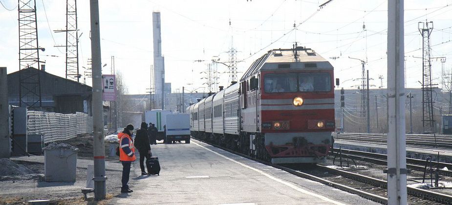 Начальник поезда из Серова украл у пассажира планшет