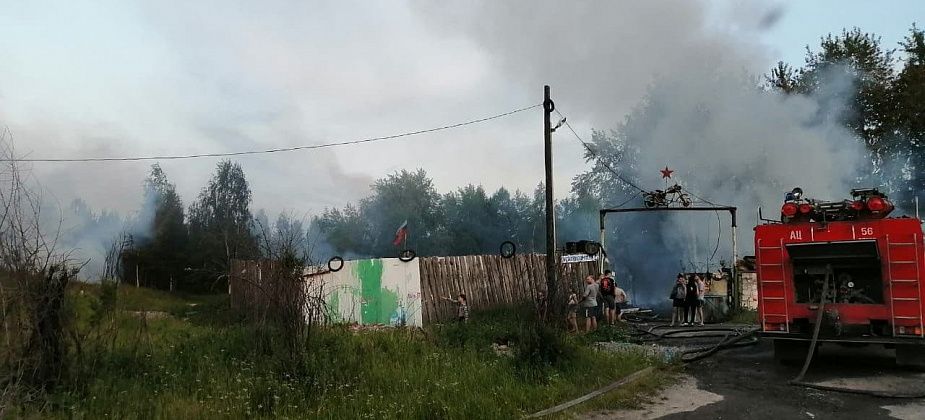 В Серове сгорел байк-клуб