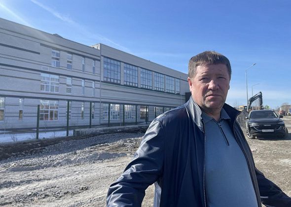 Школа - "шикарная". Дорогу - "осилим". Депутат Госдумы Сергей Бидонько посетил Серов