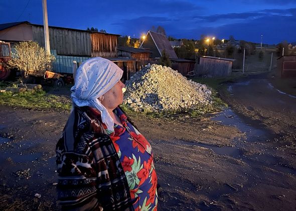 “Когда выскочила, был такой огонь красный”. Погорельцам из Ключевого нужна помощь 