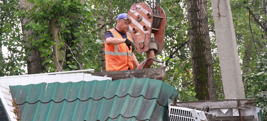 Власти Серова планируют демонтировать четыре незаконно установленных гаража