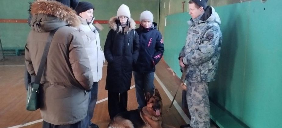 Студенты, в канун «профессионального» праздника, побывали в полиции Серова