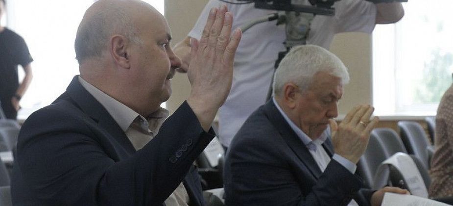 Финансы, изменения в Устав, награды. В Серове состоялось очередное заседание городской Думы