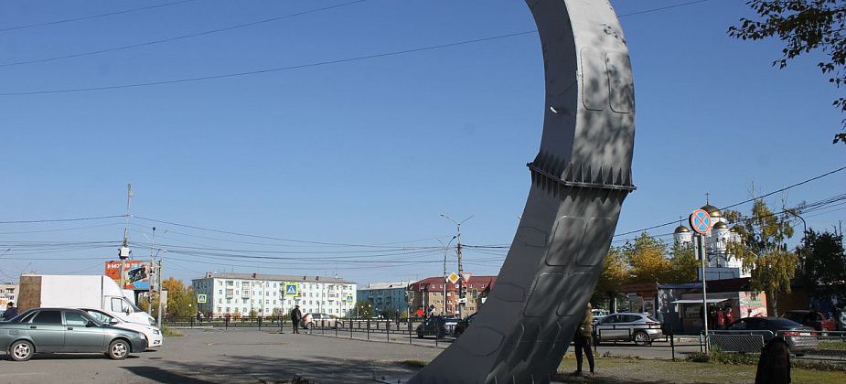 В Серове смонтировали постамент для макета самолета И-16