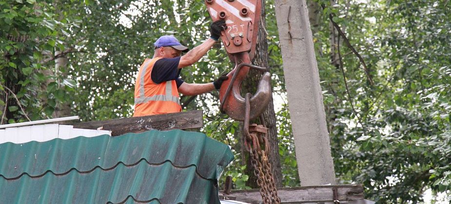 Власти Серова планируют демонтировать «самовольно установленные» павильон, забор и хозпостройку