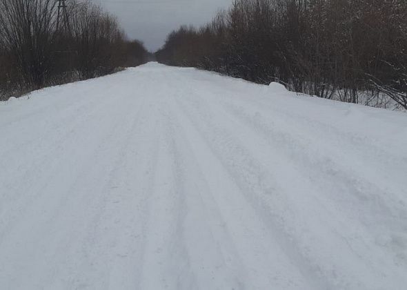 Жители Ларьковки пожаловались, что уборка снега в поселке началась с территории возле дома директора МУПа