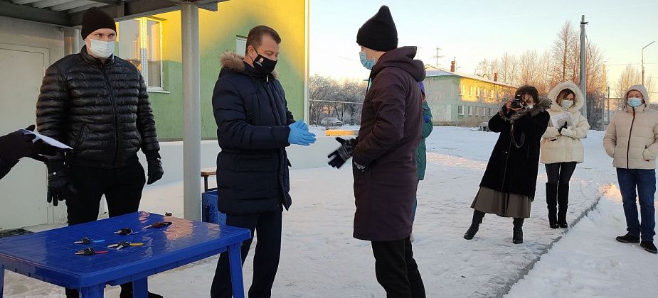 В Серове дети-сироты получили ключи от новых квартир