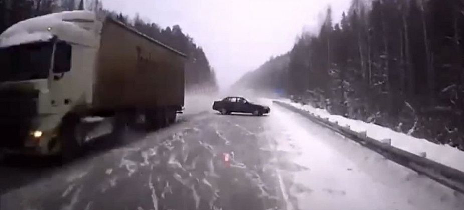 ГИБДД: очередное ДТП из-за выезда на встречку произошло 14 января. Водители, будьте внимательны!