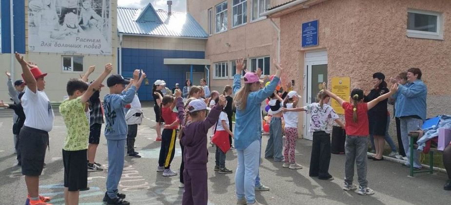 Полиция провела для юных серовчан поселка Металлургов «Калейдоскоп безопасности-2025»