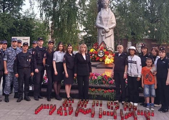 Полиция Серова и Росгвардия приняли участие в городской акции «Свеча памяти»