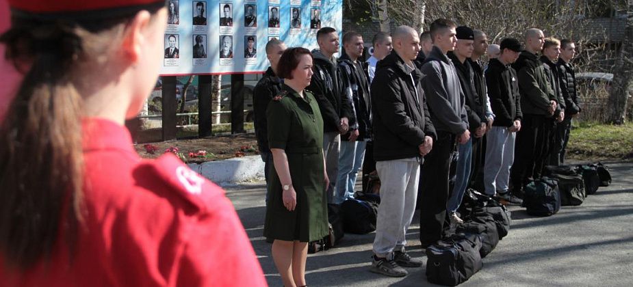 В Серове прошла вторая отправка призывников в рамках весеннего призыва 2025 года
