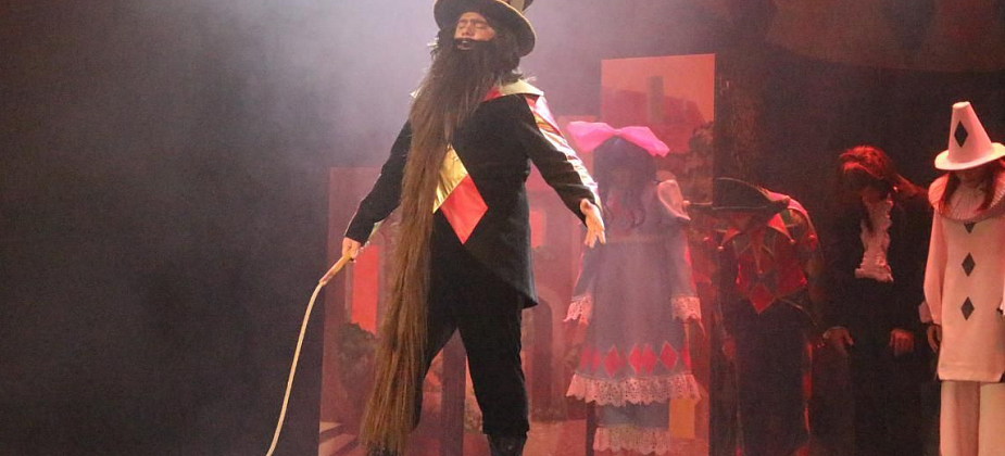 Чеховцы представили серовчанам свою версию сказки “Буратино”