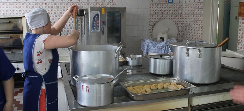 В поселке Энергетиков из-за плохой воды перестали кормить школьников? Директор опровергает