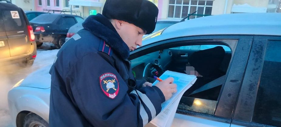 Во время акции с детьми ГАИ Серова встретила педагога, которая везла ребенка нарушая правила