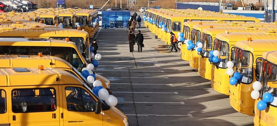 Свердловские школы получили 37 новых школьных автобусов