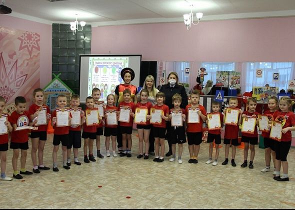«Зеленый огонек»: в детском саду Серова прошли соревнования по безопасности​ дорожного движения