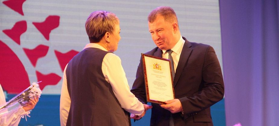 «Все эти заслуги касаются каждого из вас». Глава Серова провел торжественный прием по случаю окончания года 