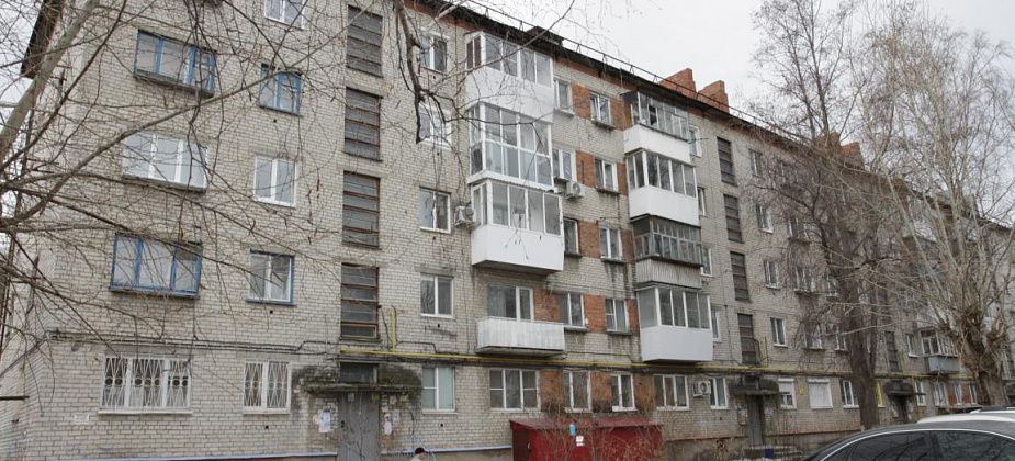 Власти Серова обследуют на предмет аварийности 5 домов, в том числе пятиэтажку в центре города