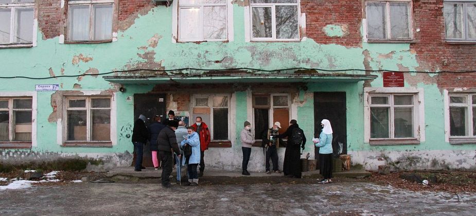 Власти обследуют на предмет аварийности четыре дома. Среди них двухэтажка, на которую жаловалась серовчанка, и общежитие на Сортировке
