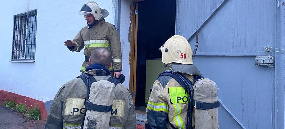 На складе отделочных материалов в Серове случилось возгорание