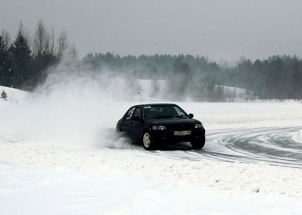 Автогонщики покорили краснотурьинский лед
