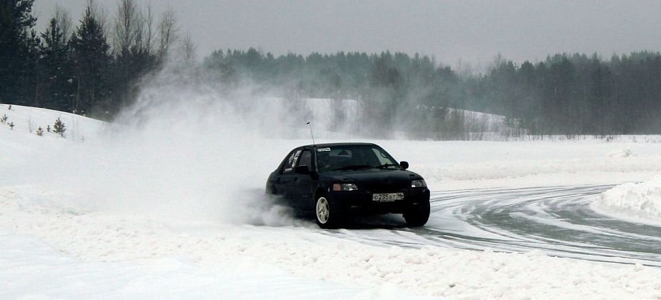 Автогонщики покорили краснотурьинский лед