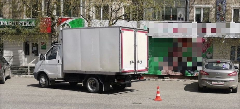 В Серове грузовая "ГАЗель" сбила пенсионерку, находившуюся на дороге