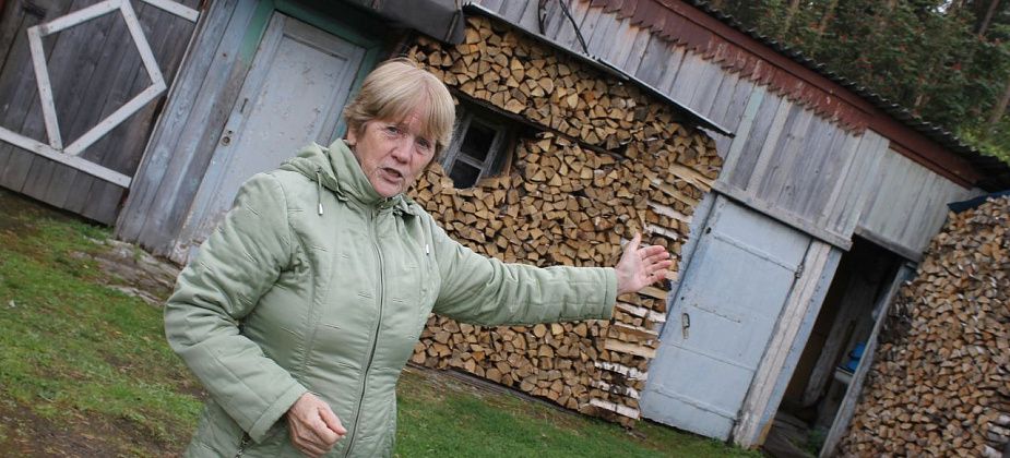 "Уходите отсюда, вы не наши". Председатель серовского сада оставил пенсионерку без света