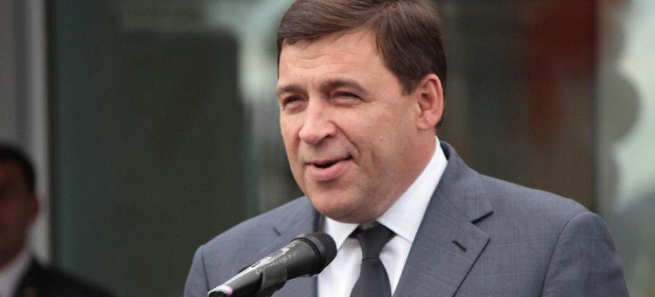 Губернатор наградил серовчан знаками отличия «Материнская доблесть» и «Совет да любовь»